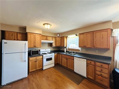 208 Alexander Ave, Follansbee, WV 26037 - photo 6