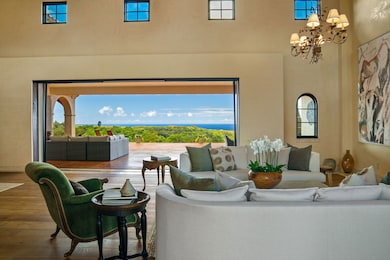 Perfectly appointed indoor-outdoor living space