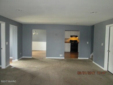 150 S Hudson St, Lowell, MI 49331 - photo 3