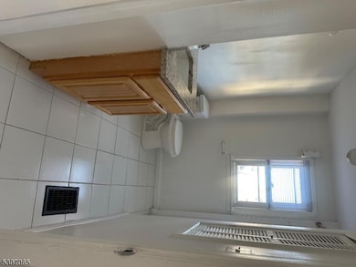 131 Sayre St, Elizabeth, NJ 07208 - photo 4