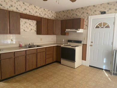 39 Hanover St unit 39, West Springfield, MA 01089 - photo 5