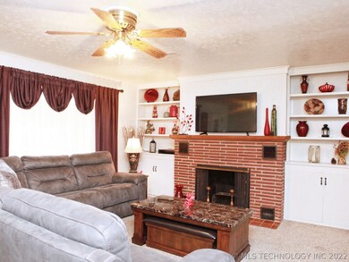 306 E 12th St, Claremore, OK 74017 - photo 7