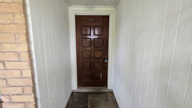 10907 Sharpview Dr, Houston, TX 77072 - photo 2