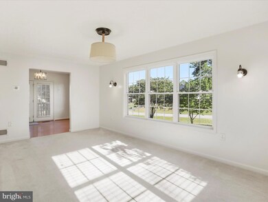 868 Oak Lee Dr, Ranson, WV 25438 - photo 4