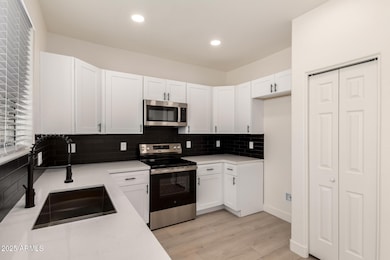 11 - Crescent 8928