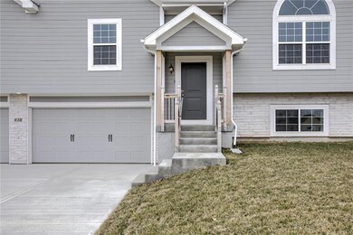 811 Cedar Ridge Dr, Raymore, MO 64083 - photo 3