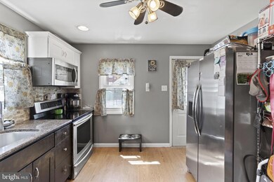 215 Fernwood Ave, Folsom, PA 19033 - photo 6