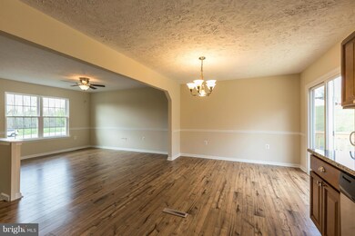 29520 Jennifer Dr, Mechanicsville, MD 20659 - photo 4