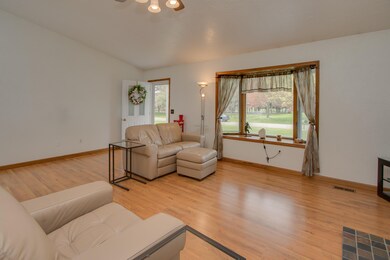 124_Maple_Circle-08