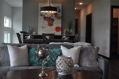 1102 Marks Way, Cedar Rapids, IA 52404 - photo 2