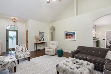 906 W Yellowstone St-13