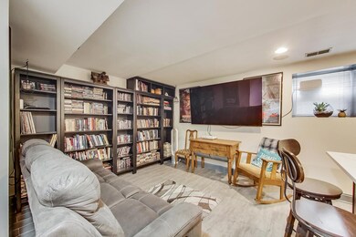 2945 W Rosemont Ave unit 1W, Chicago, IL 60659 - photo 6