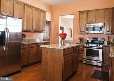 11085 Commanders Ln, White Plains, MD 20695 - photo 2