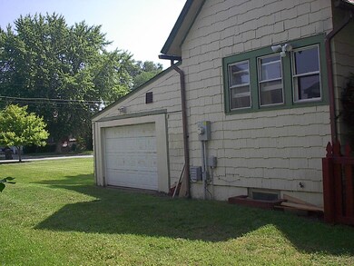 208 W 2nd St, Auburn, IN 46706 - photo 3