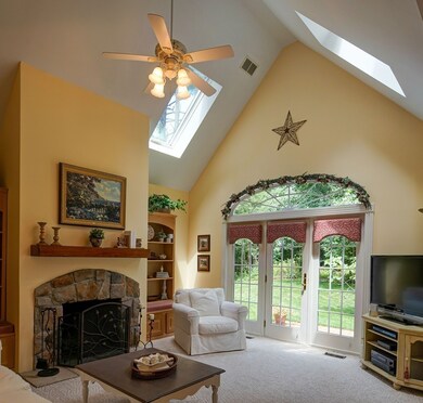 181 Wildflower Dr, Amherst, MA 01002 - photo 5