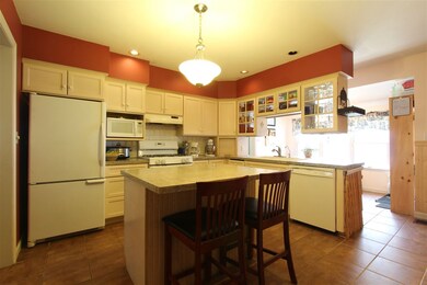 407 Spring St, Saint Johnsbury, VT 05819 - photo 2