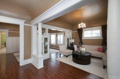 Living Rooms beautiful laminate floors and built-i
