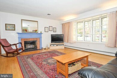 8901 Southwick St, Fairfax, VA 22031 - photo 4