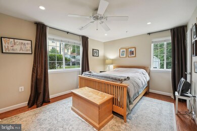 4129 S Four Mile Run Dr unit 201, Arlington, VA 22204 - photo 4