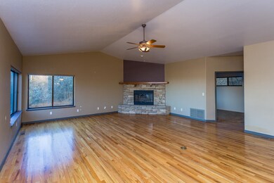 005_Living Room