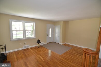 1401 Meridene Dr, Baltimore, MD 21239 - photo 4