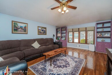 822 Rathbun Ave, Staten Island, NY 10309 - photo 5