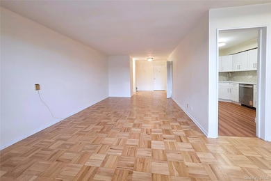 Bay Terrace Cooperative Section XII, Inc. unit 1H, Bayside, NY 11360 - photo 4