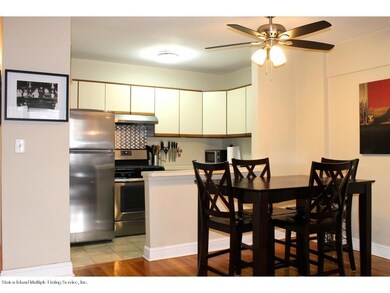 04-Kitchen - Dining Area