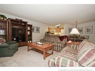 Living Room. Pine Ridge 15 C Living romm