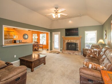 4317 S Narcissus Ave, Broken Arrow, OK 74011 - photo 2