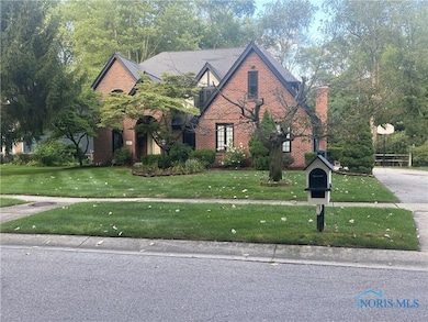 2910 Tracewood Dr, Toledo, OH 43617 - photo 2