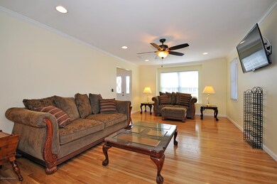 005_Living Room