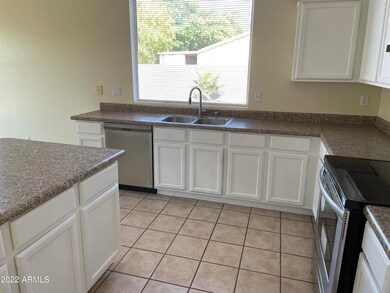 855 W Caroline Ln, Chandler, AZ 85225 - photo 6