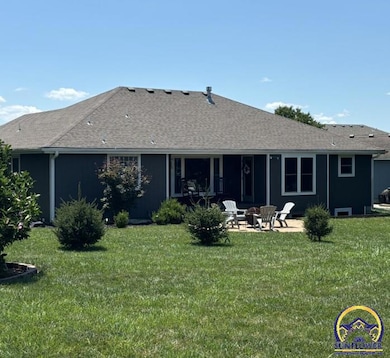 3603 SW Norman Ct, Topeka, KS 66610 - photo 2