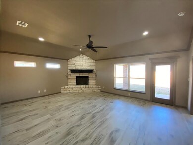 3327 Windcrest Dr, Granbury, TX 76049 - photo 2