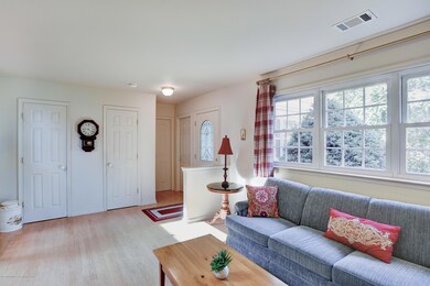 004_Family Room 1