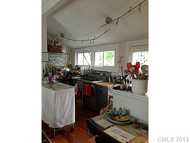 Kitchen - Industrial open shelves kitchen makes fo