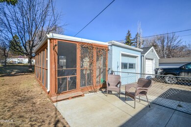 Patio/Garage/Screened-in Porch
