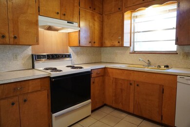 109 Glenwood Dr, Fredericksburg, TX 78624 - photo 7