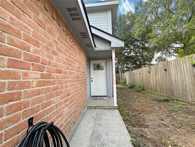 1115 Baker Dr, Tomball, TX 77375 - photo 2