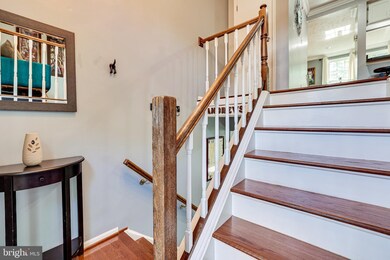 11922 Fieldthorn Ct, Reston, VA 20194 - photo 2