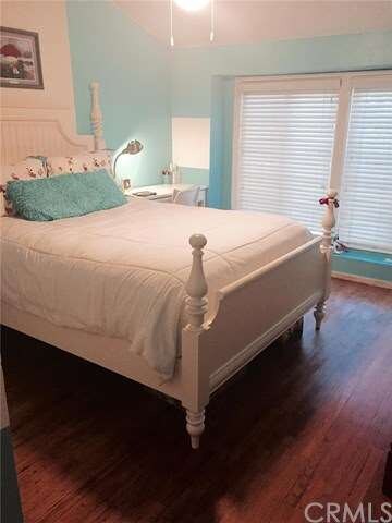 2nd bedroom w/ Hardwood floors