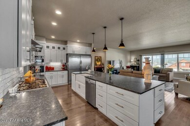 15Kitchen.jpg-SMALL