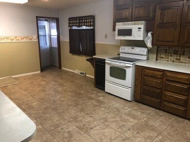 702 S Jefferson St, Hugoton, KS 67951 - photo 6