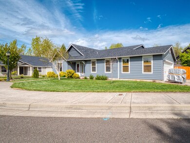 1561 Inverness Dr, Medford, OR 97504 - photo 3