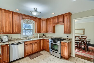 325 Circle Dr, Algonquin, IL 60102 - photo 7