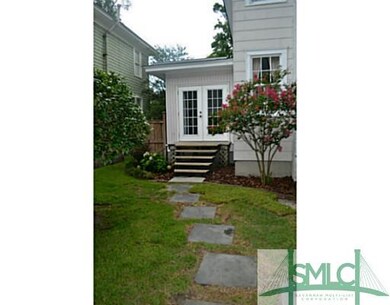 Yard/Garden. Steps to the Bonus Room!