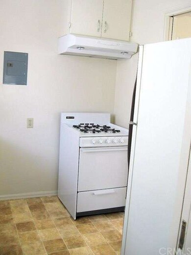 Apartment size gas range with fan/lighted hood.  R