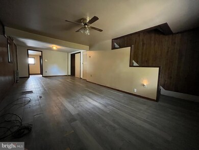 208 W Front St, Lansford, PA 18232 - photo 2