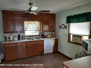 1010 Mel Ave, Lansing, MI 48911 - photo 2